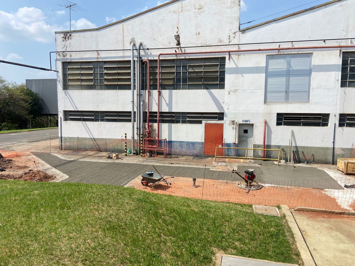 Concretagem industrial com malha dupla